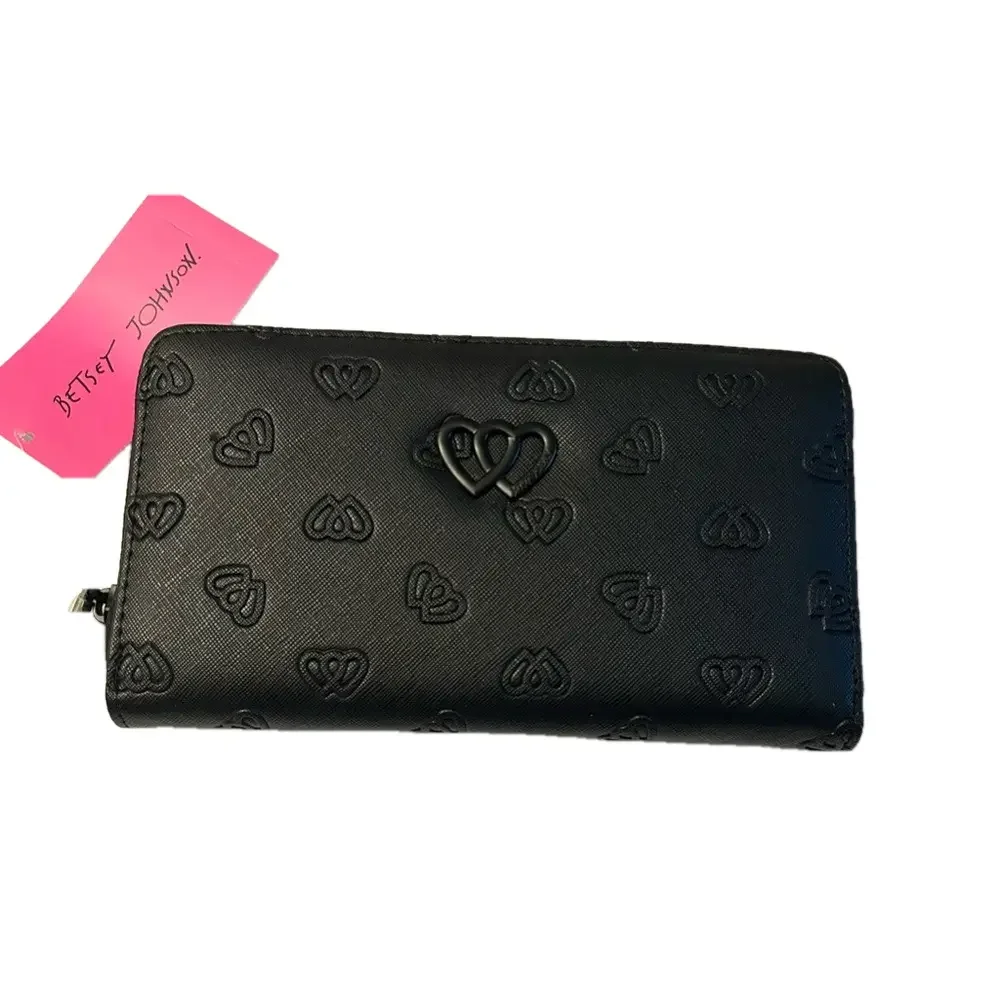 Betsey Johnson Heart Design Zip Around Wallet NWT